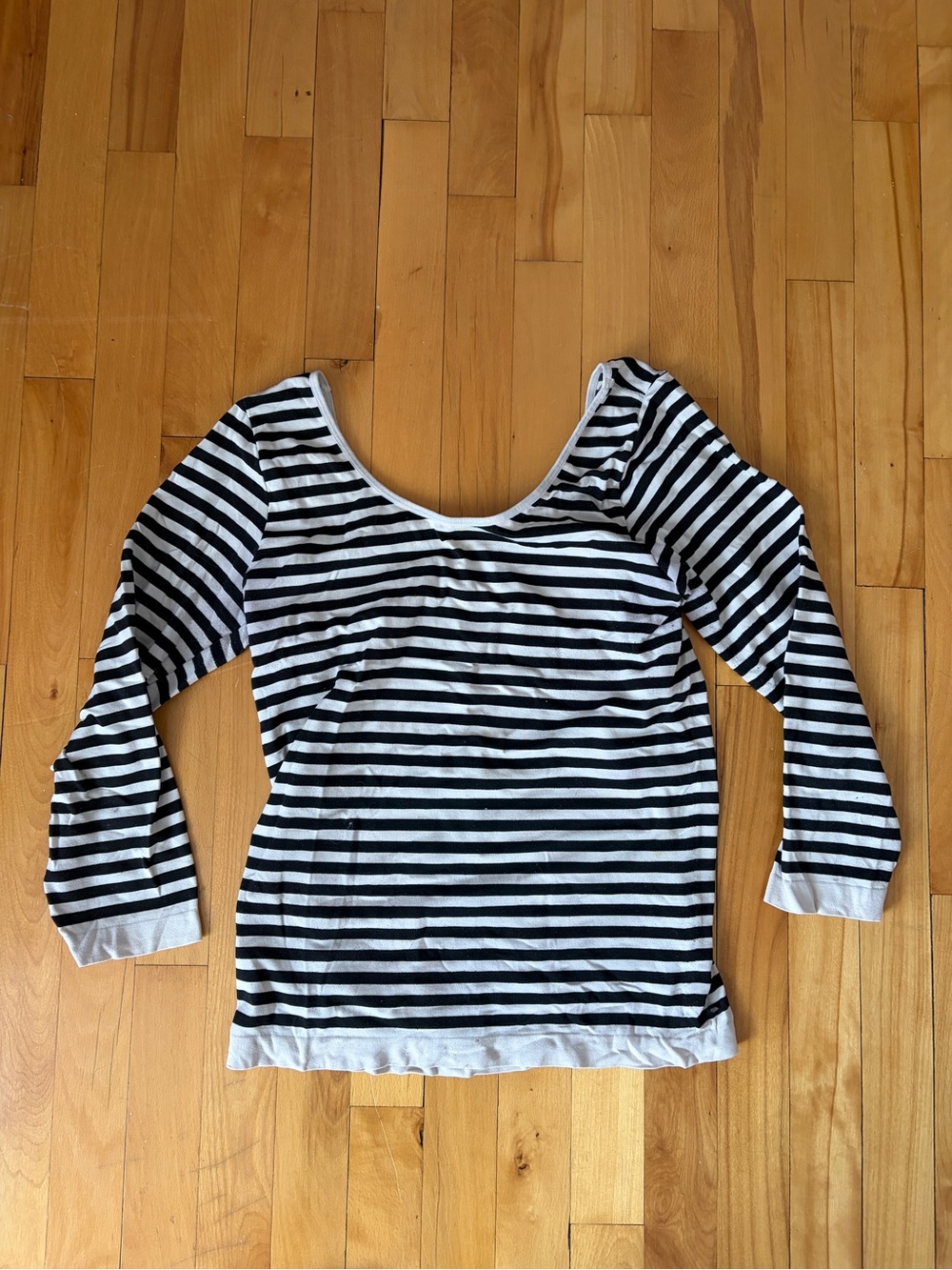 Jessica Simpson Black & White Striped Scoop Neck Long Sleeve Top